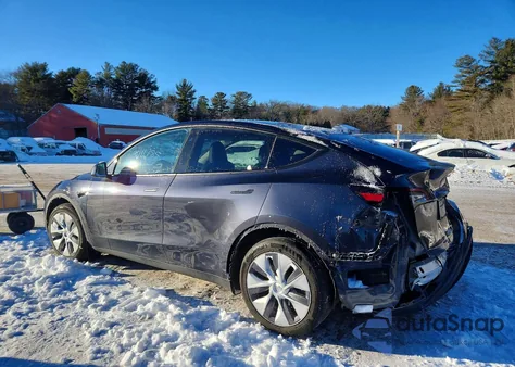 2024 Tesla Model Y из США, поврежденный, VIN 7SAYGAEE7RF080648